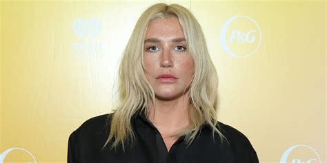 kesha nude leaked|Kesha Just Posed Totally Nude In A Stream In A New IG Photo。